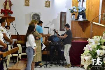  Decenas de fieles rinden pleitesía a San Antonio de Padua en Clavellinas/Francisco Javier Santana.